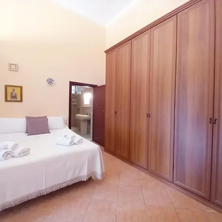 Casa Delle Tholos *